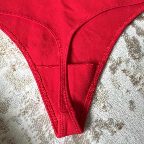 Aritzia Wilfred Free Red Scoop Neck Sleeveless Bodysuit Sz XS - Picture 4 of 6